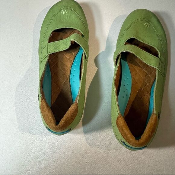 MOZO Fab Flat Canvas leaf green Mary Jane’s size 7 - Picture 3 of 9